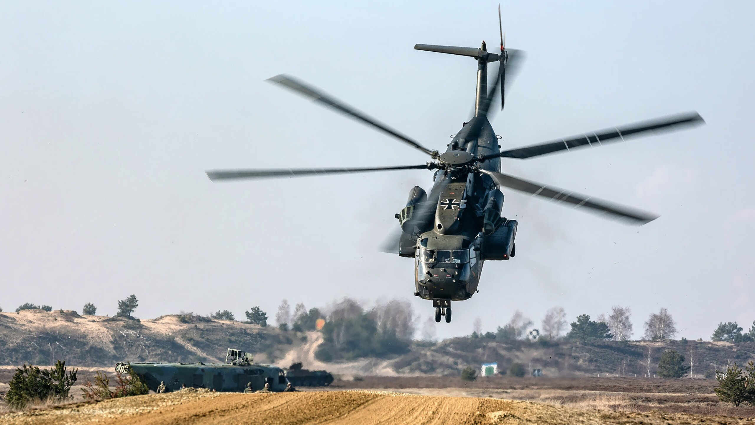 足球医学研究中心揭牌投入使用,足球学院