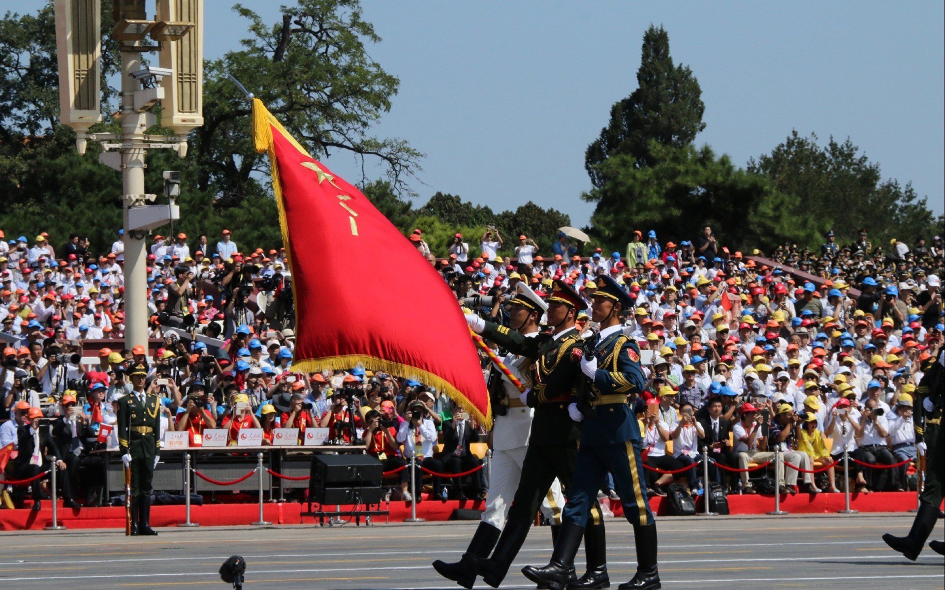 爱游戏 电竞-德国男子举重选手在67公斤级比赛中获得银牌，德国举重奥运冠军