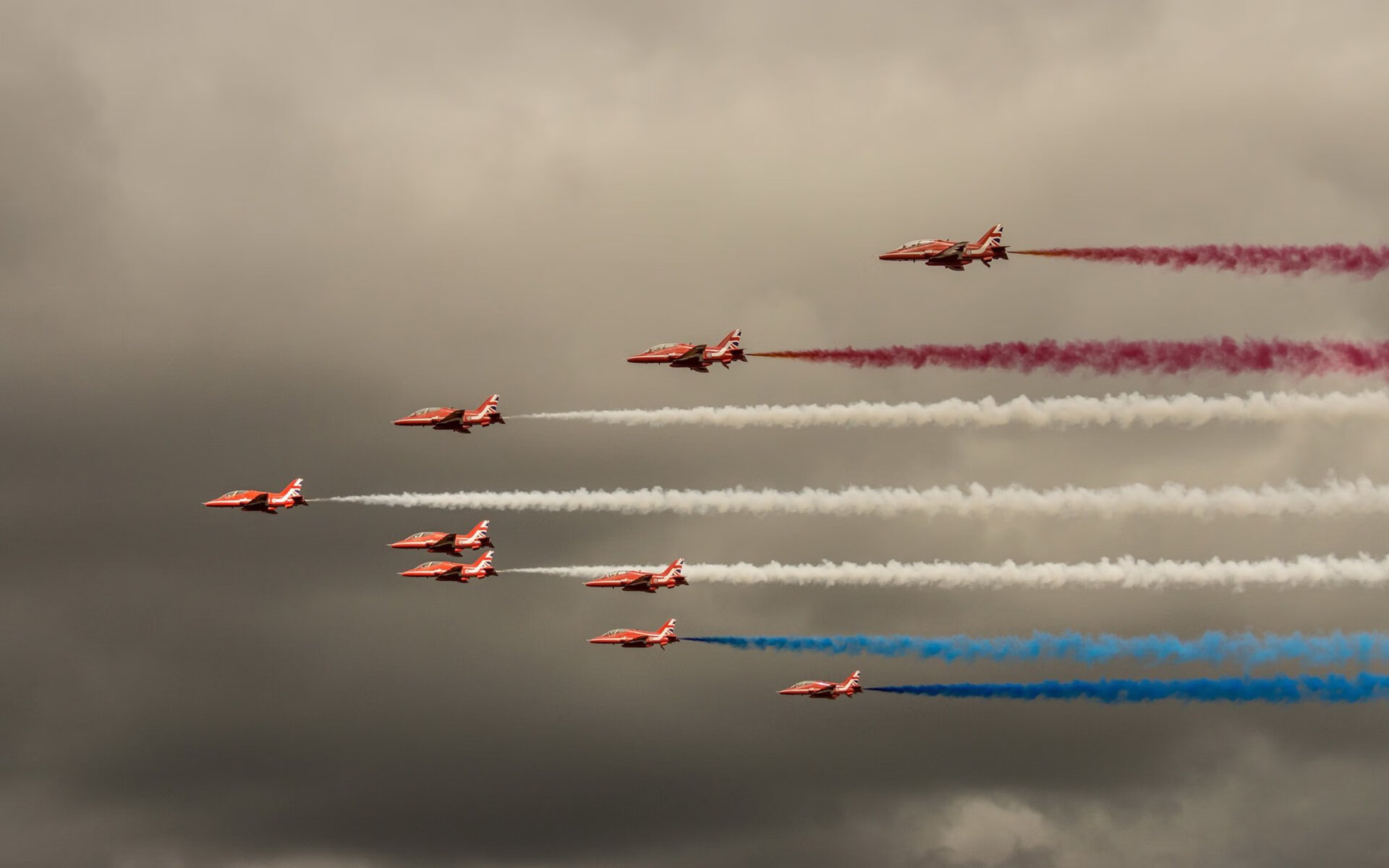 AYX GAMING-AC米兰边路进攻愈发犀利，ac米兰边后卫大全