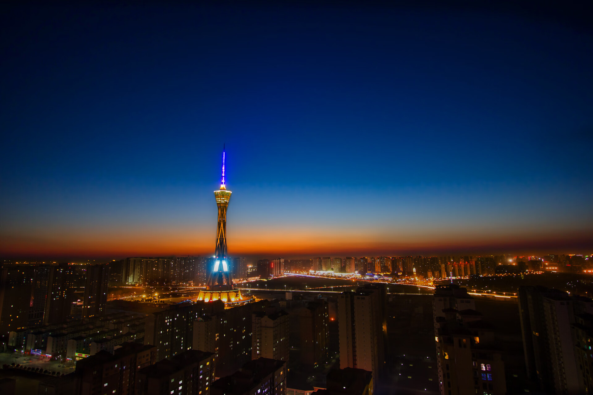 蛙泳新秀比利时刷新赛季最佳,蛙泳国际比赛视频